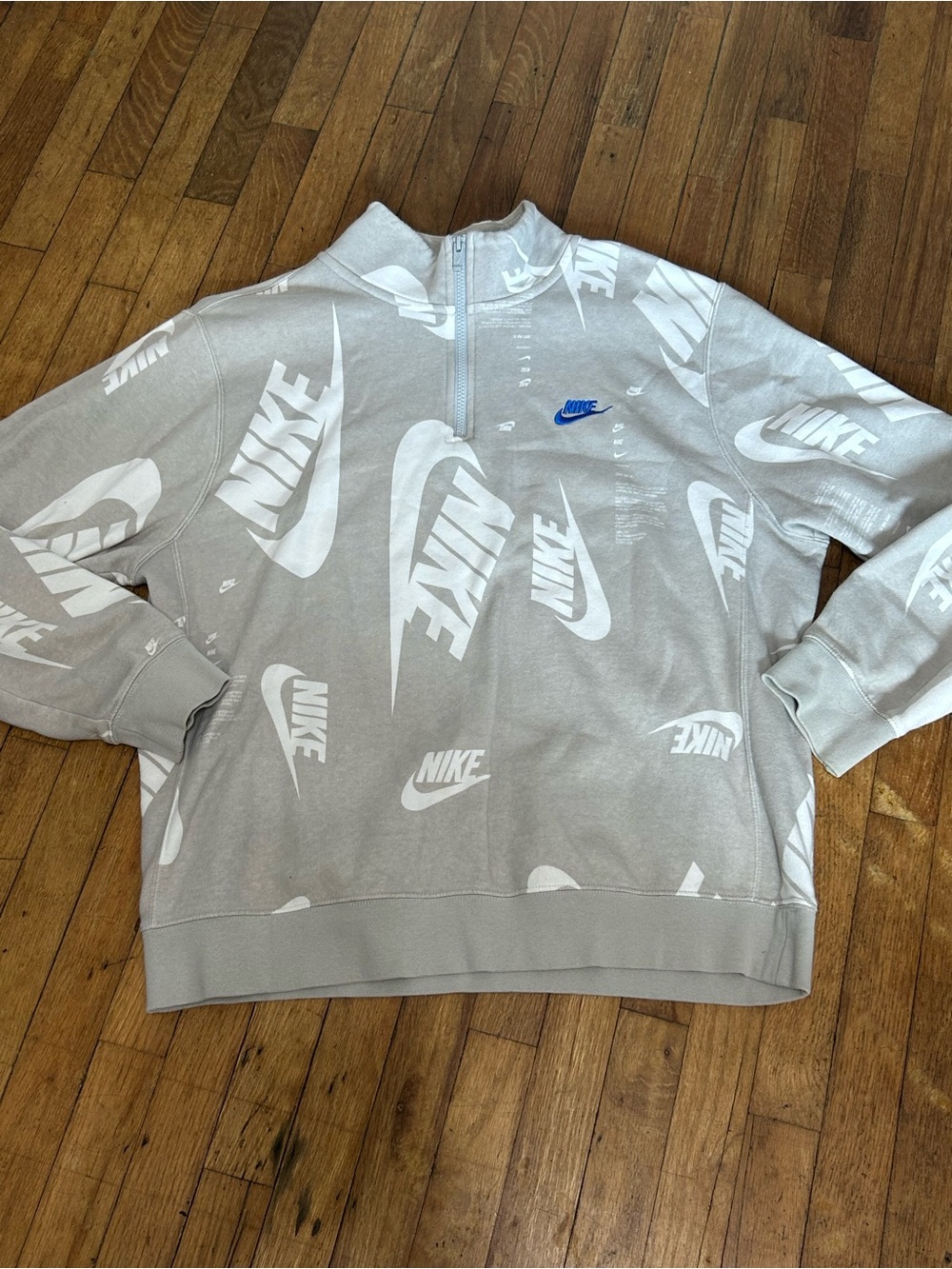 Nike Men’s Logo Quarterzip in Grey
